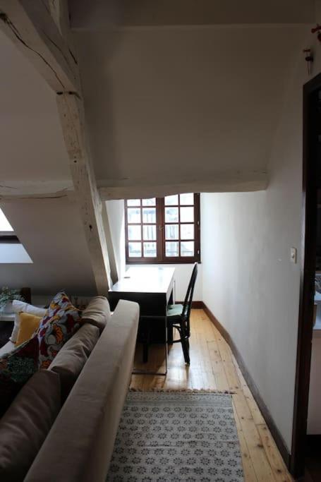 Charmant Appartement Vieux Tours Exterior photo